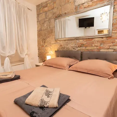 Alley Studio Varos Apartment *