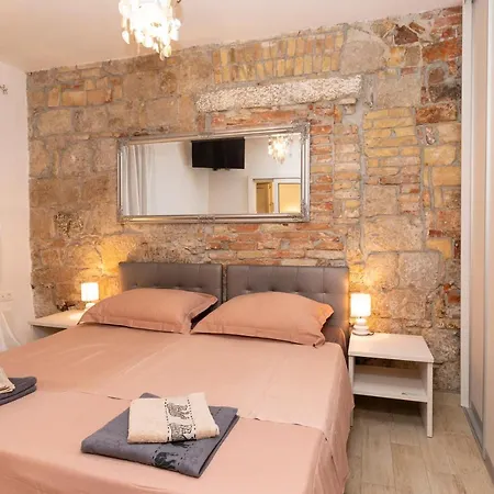 Alley Studio Varos Apartment *